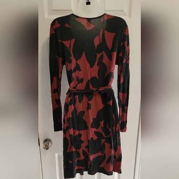 Old Navy Red and Black Long Sleeve Sheath Dress - Picture 2 of 4